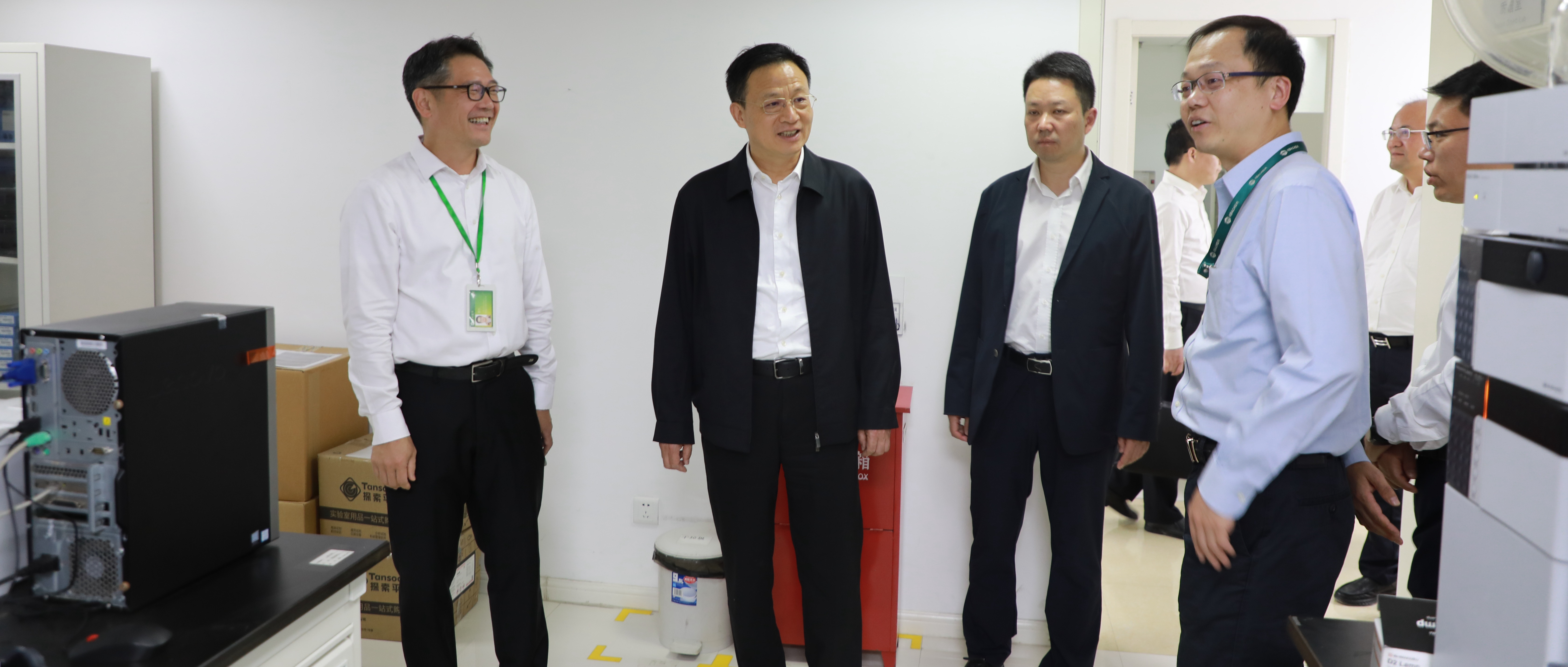 湖北省委常委，襄阳市委书记王祺扬一行莅临z6人生就是博化学参观调研